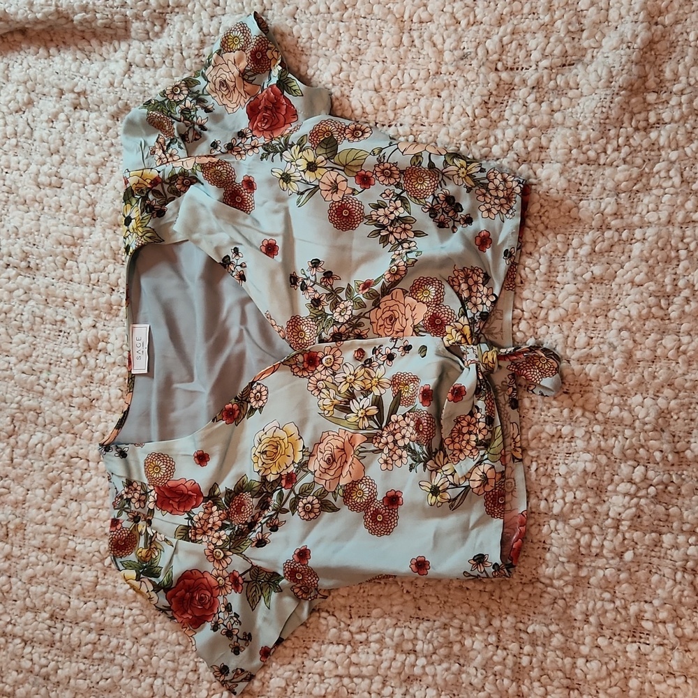 Sage the label blue floral crop top with knot tie and buttons